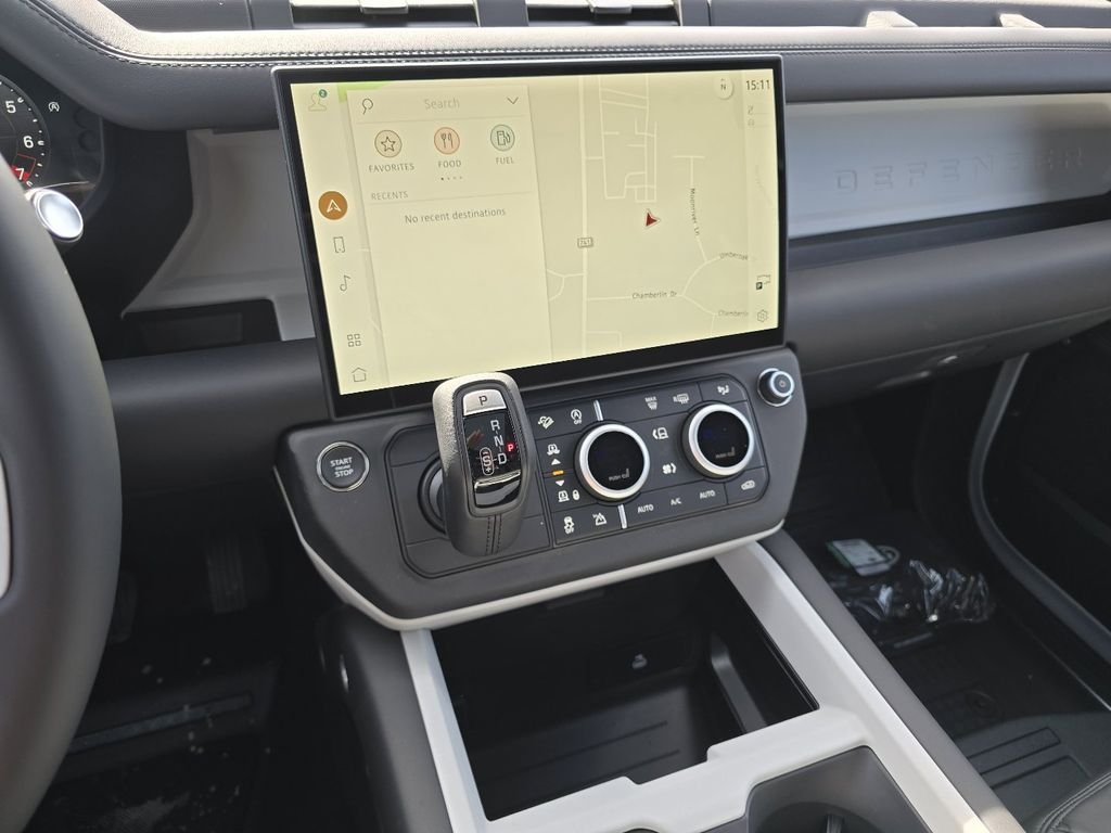 New 2026 Fuji White Land Rover X-Dynamic se image 39