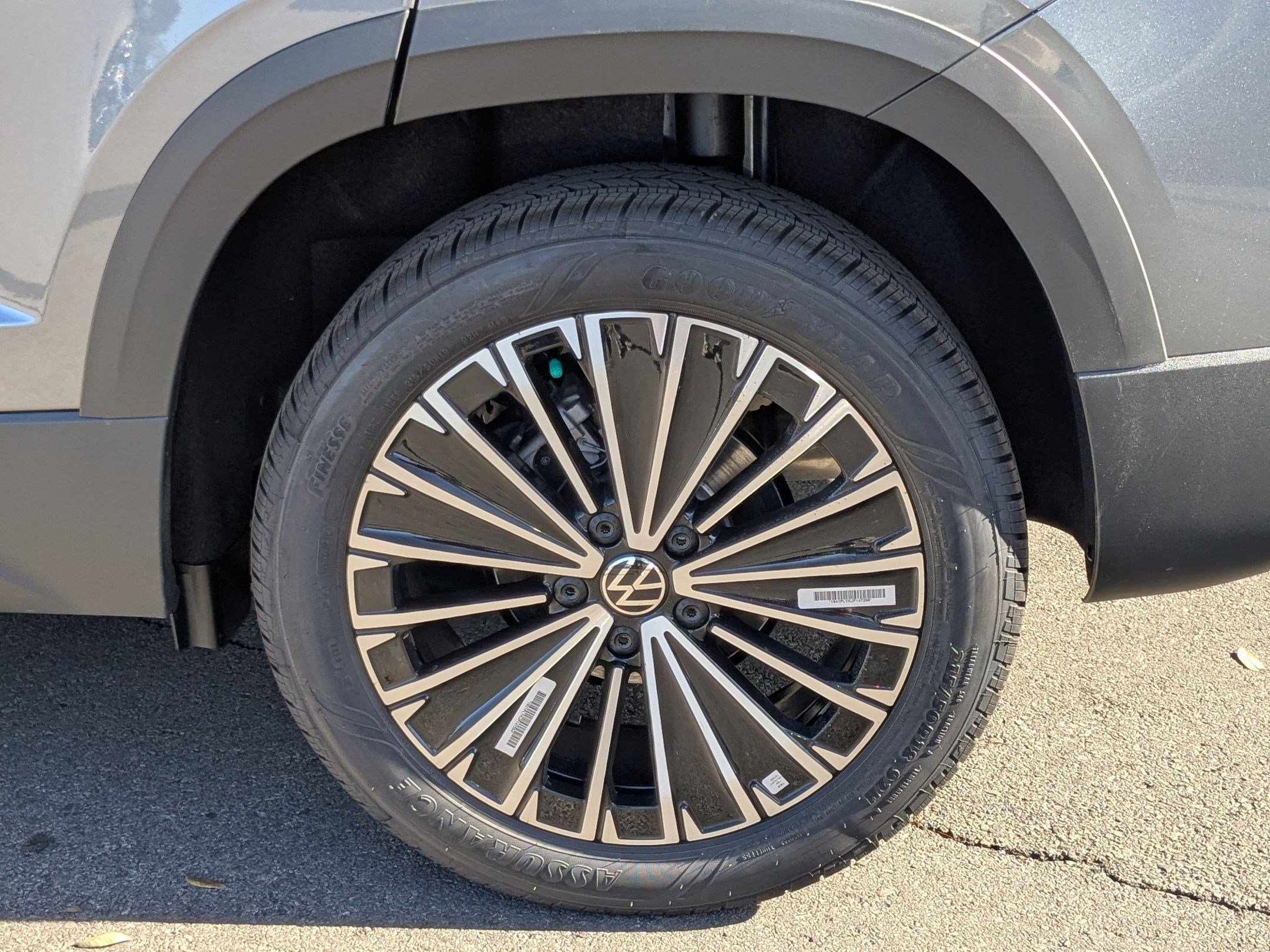 New 2026 Platinum Gray Metallic Volkswagen SE image 19