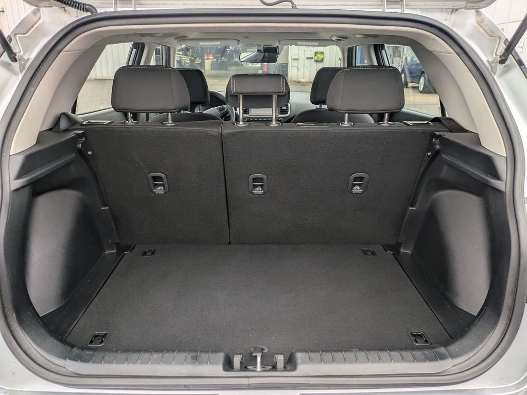 Used 2023 Silver Hyundai SEL image 21
