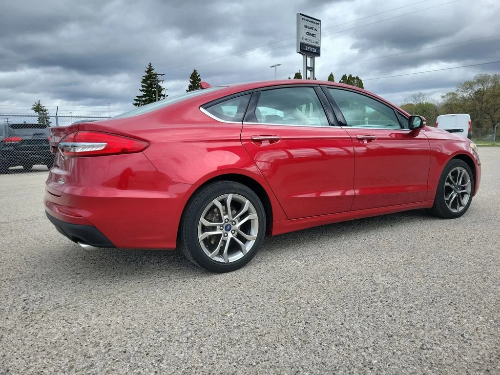 Used 2020 Red Ford SEL image 4
