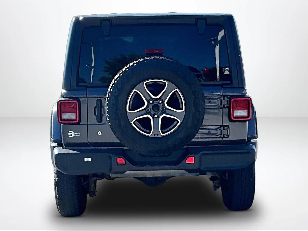 Used 2019 Gray Jeep Unlimited Sahara image 5