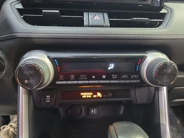 Used 2019 Silver Toyota XLE image 24