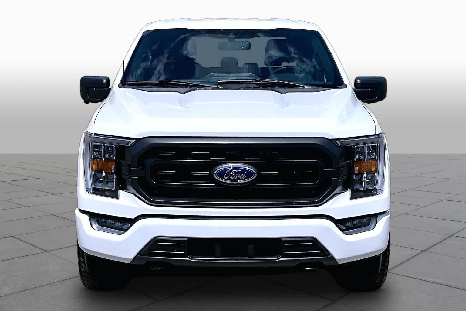 Used 2023 Oxford White Ford XLT image 4