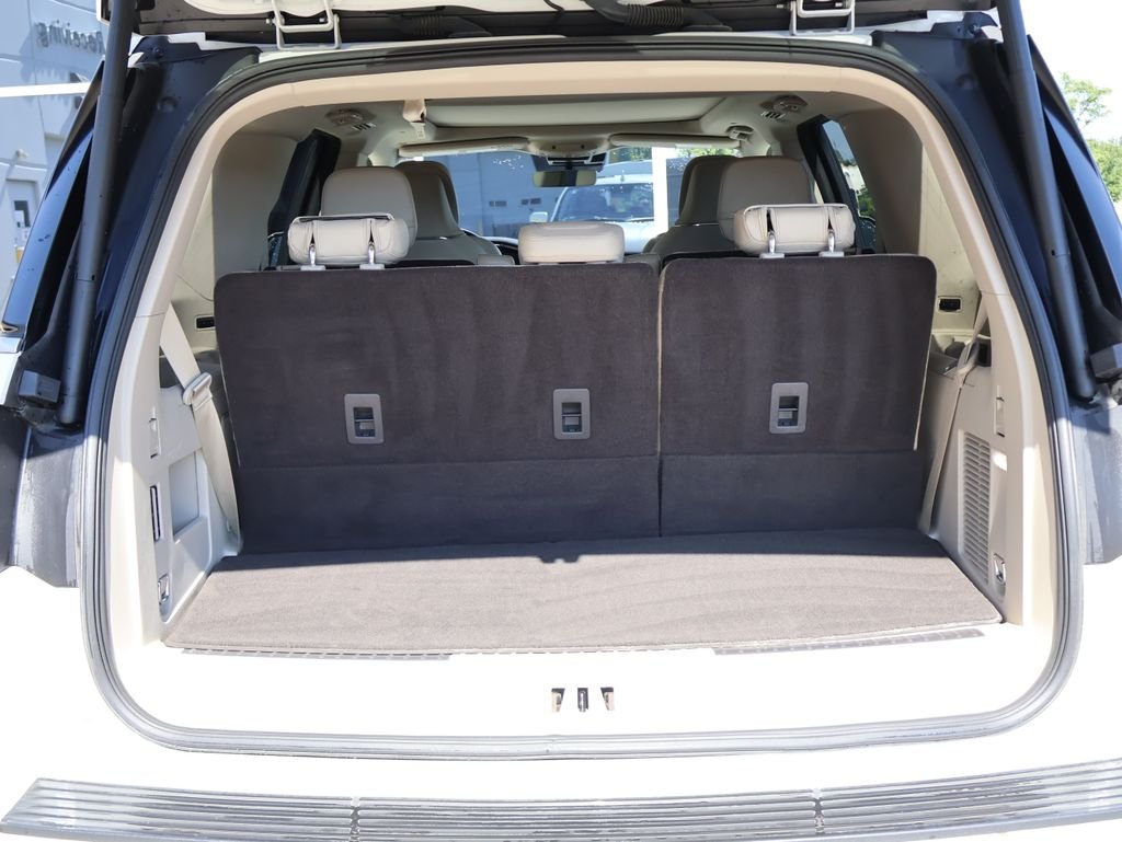Used 2020 White Lincoln Reserve image 18