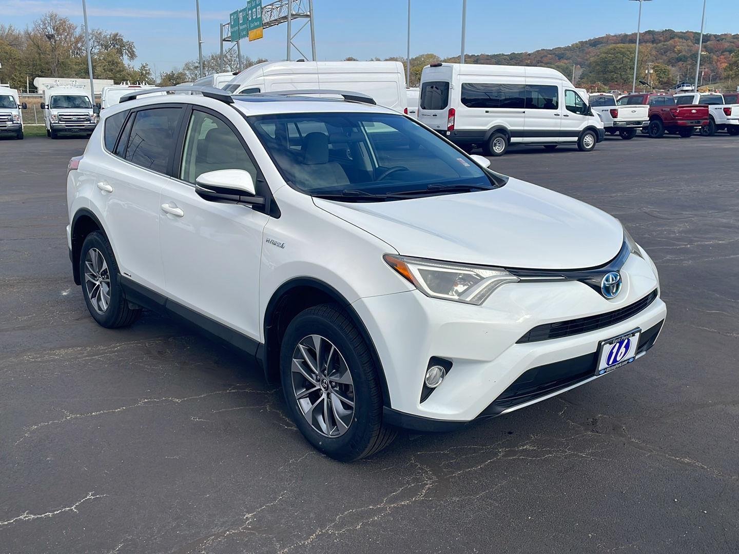 Used 2016 SUPER WHITE TOYOTA TRUCK  image 7