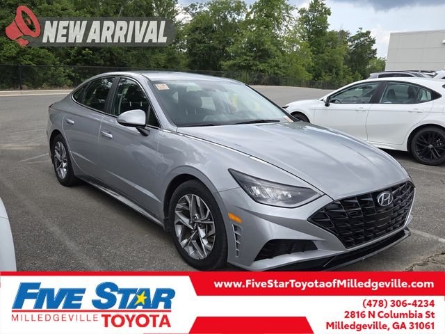Used 2023 Silver Hyundai SEL image 1