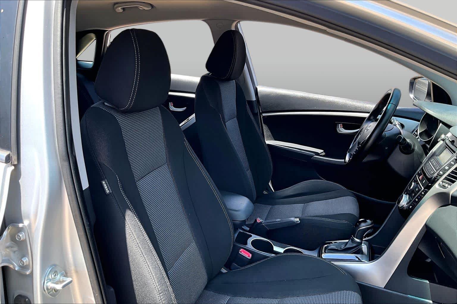 Used 2013 Shimmering Silver Hyundai  image 9