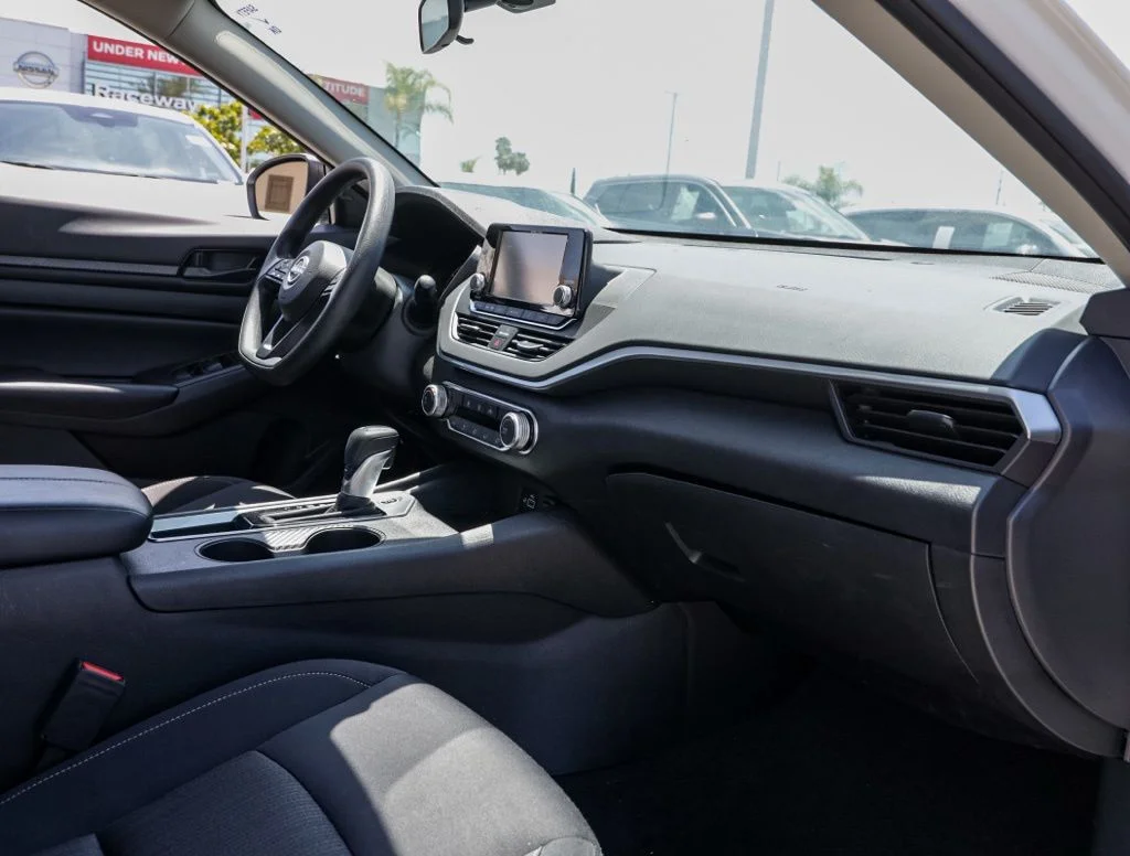 Used 2024 White Nissan 2.5 S image 18