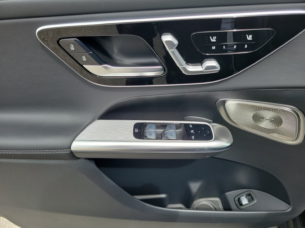 New 2027 Black Mercedes-Benz GLC 300 image 13