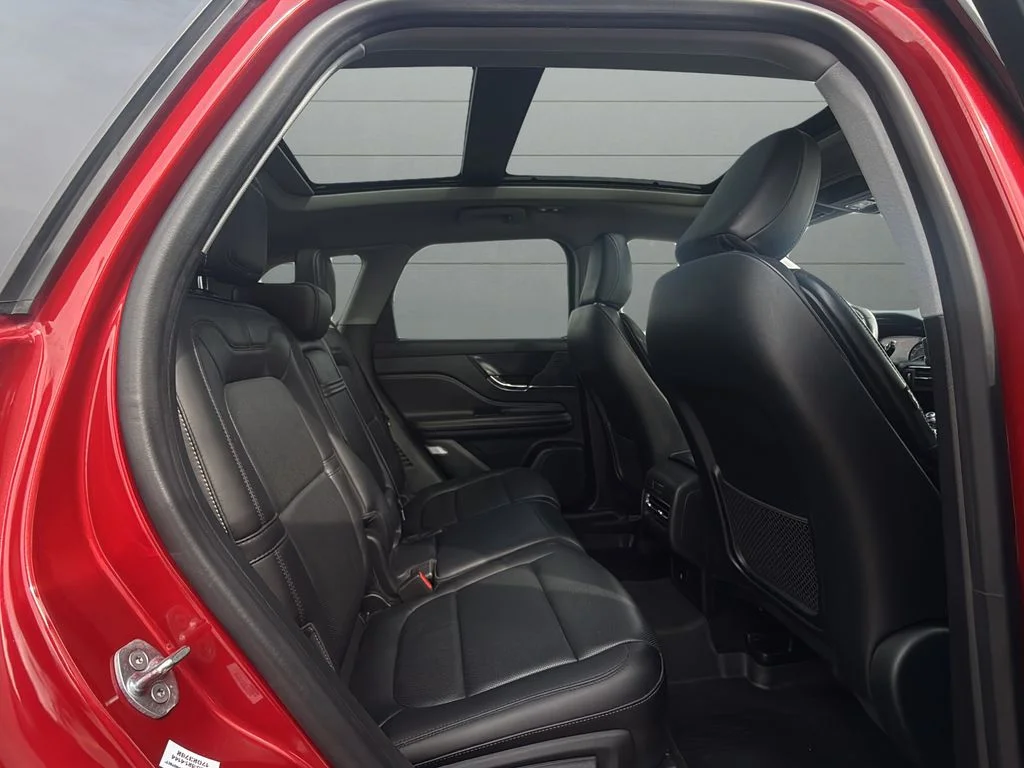 Used 2021 Red Lincoln Standard image 17