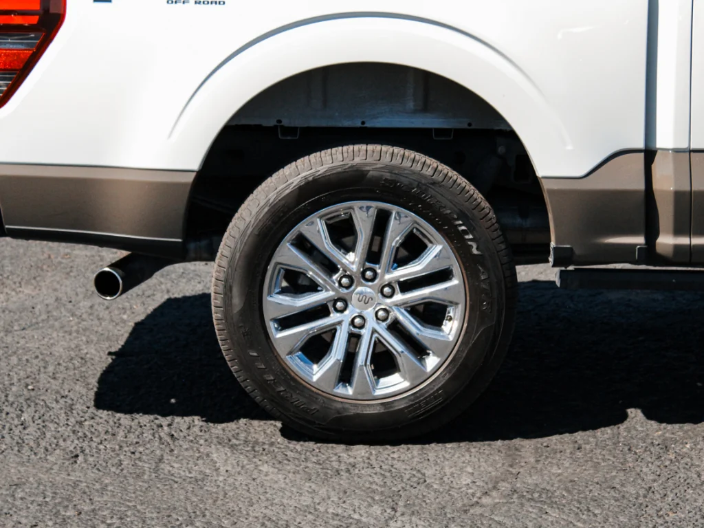 Used 2025 Star White Metallic Tri-Coat Ford King Ranch image 4
