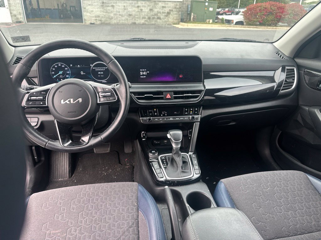 Used 2024 White Kia S image 16