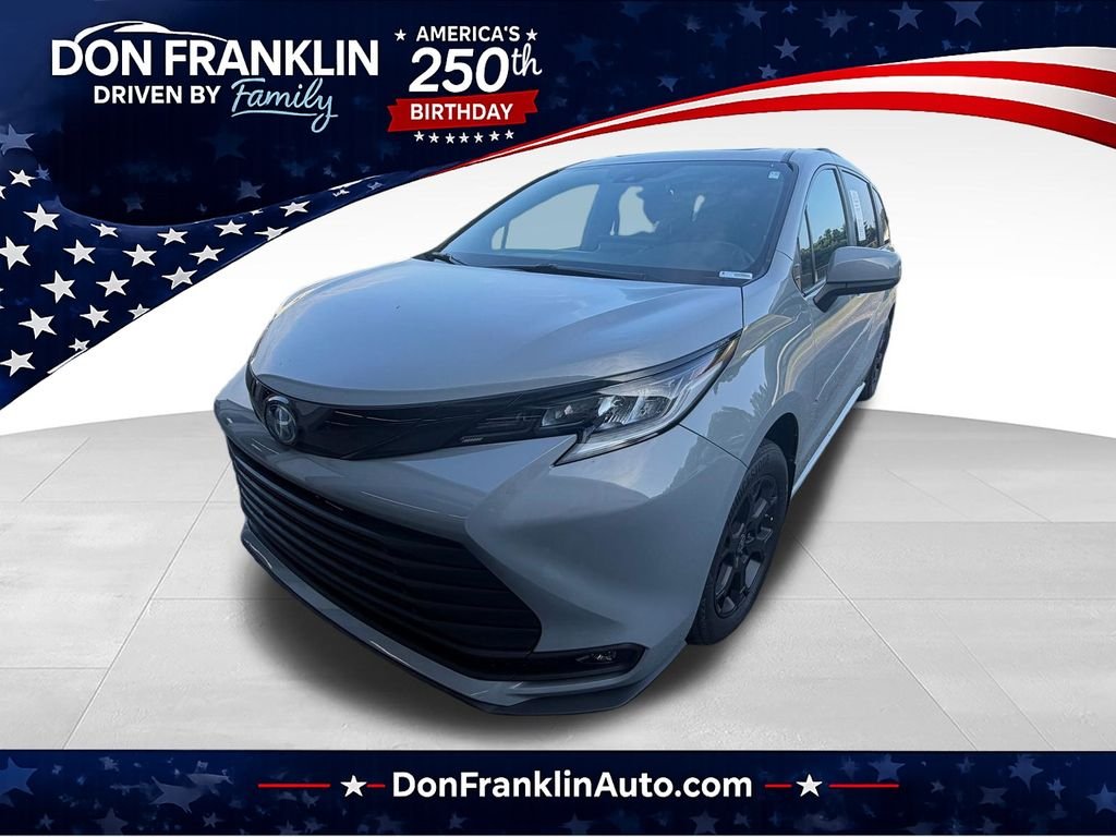 Used 2025  Toyota Woodland Edition image 1