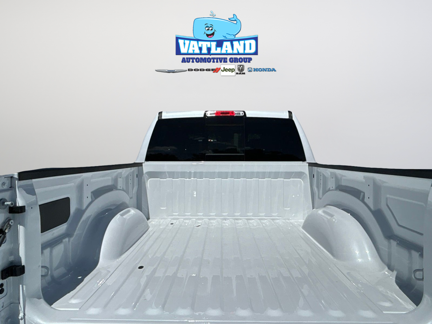 New 2026 Ivory White Tri-Coat Pearl-Coat Exterior Paint RAM Laramie image 36