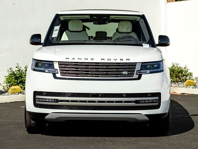 New 2026 Fuji White Land Rover SE image 3