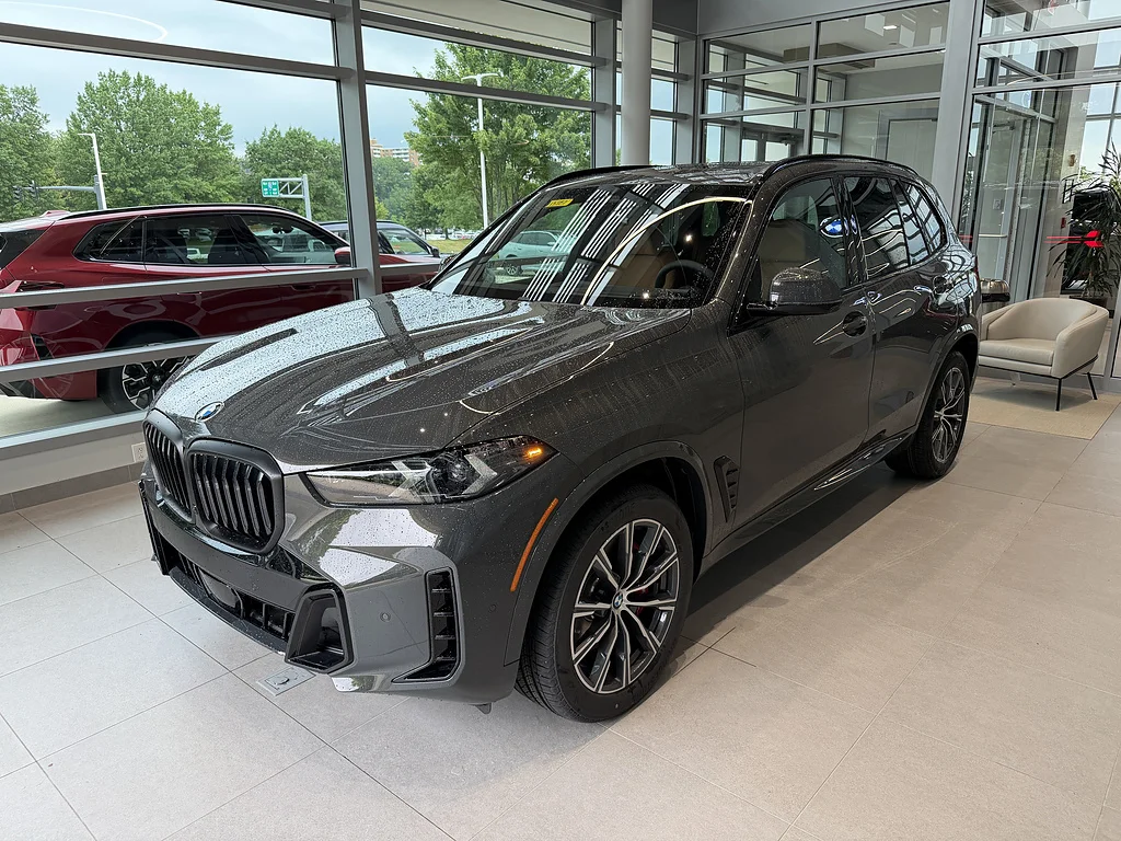 New 2026 Dravit Grey Metallic BMW xDrive40i image 3