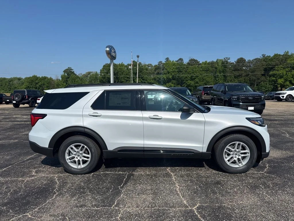 New 2026 Space White Metallic Ford Active image 12