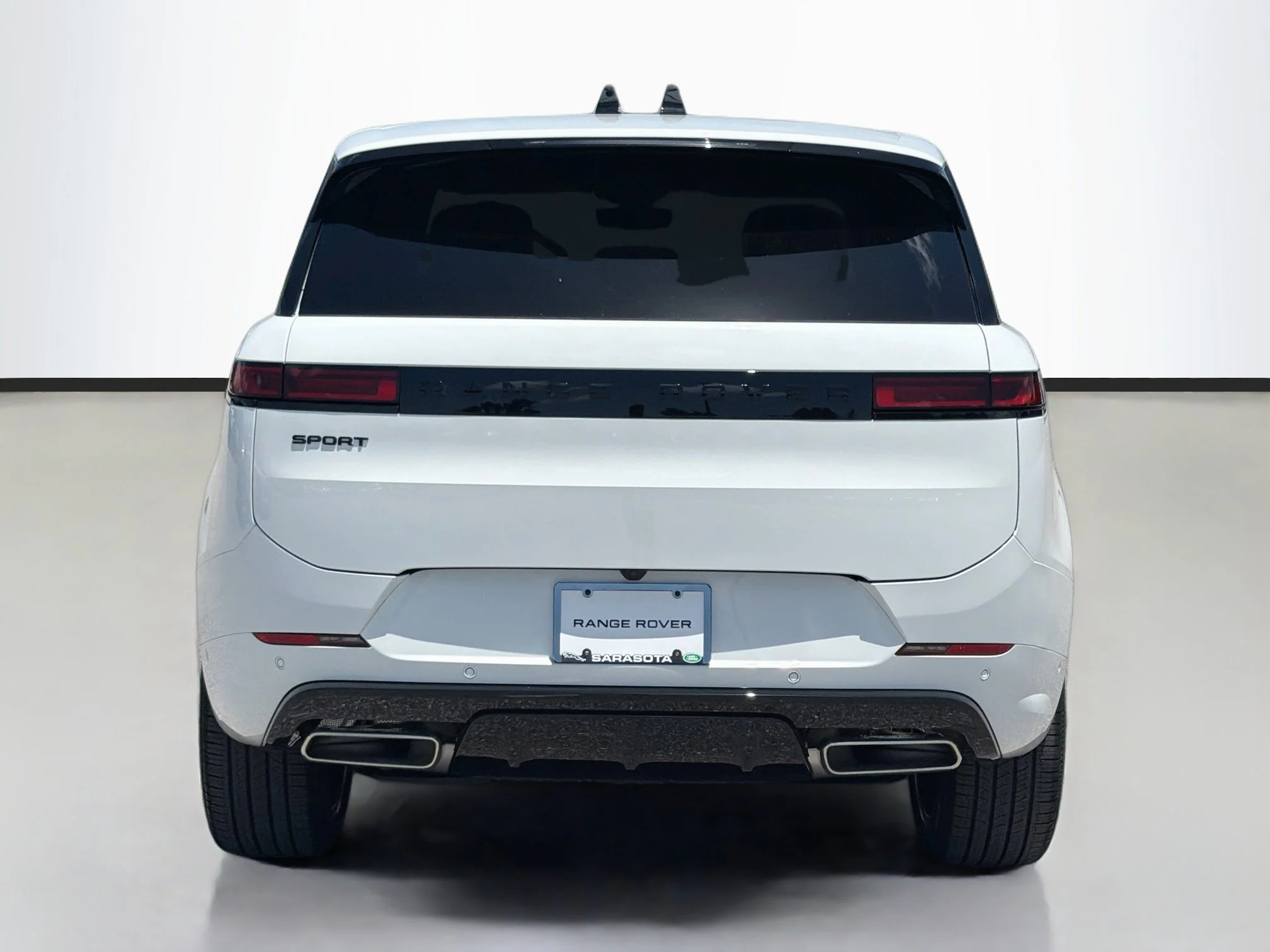 New 2026 Fuji White Land Rover Dynamic SE image 4