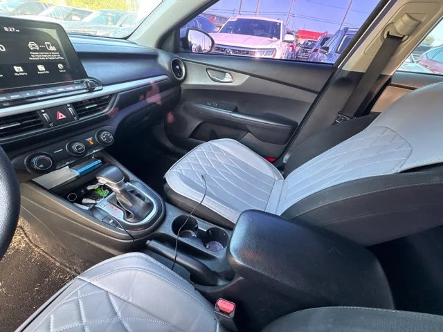 Used 2021 Clear White Kia LXS image 12