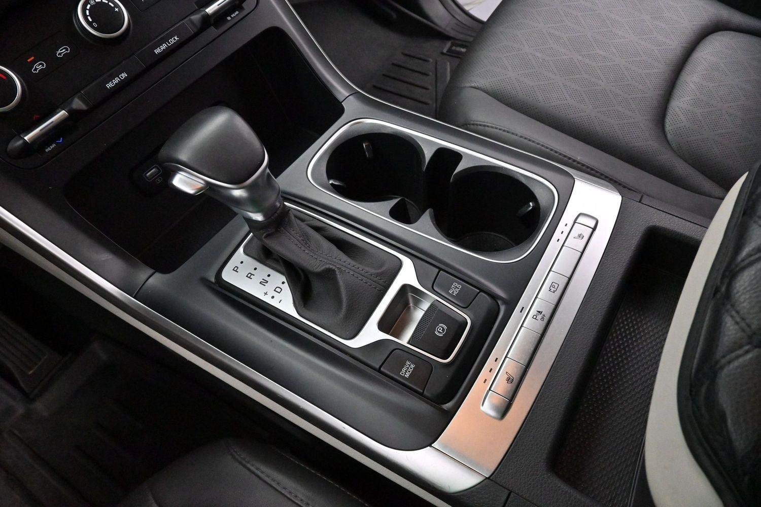 Used 2022 Snow White Pearl Kia LXS image 22