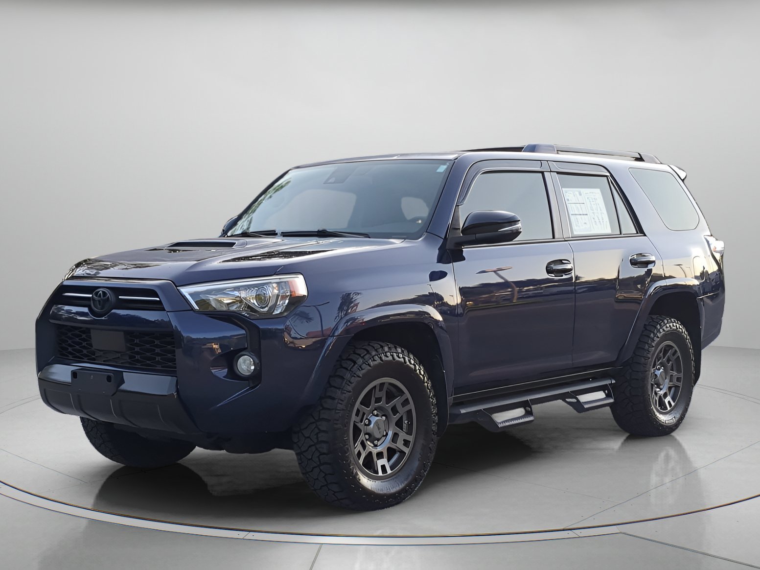 Used 2020 Nautical Blue Metallic Toyota Venture image 1