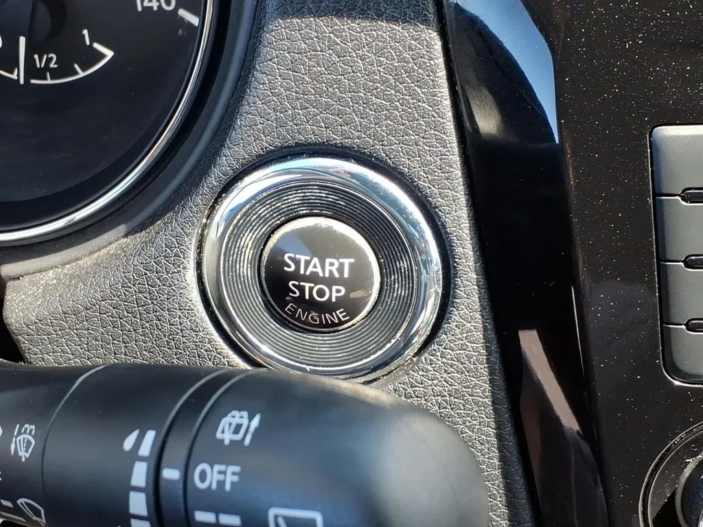 Used 2018 Red Nissan SL image 20