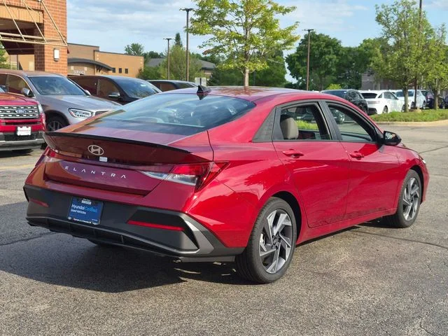Certified Used 2025 Red Hyundai SEL Sport image 5