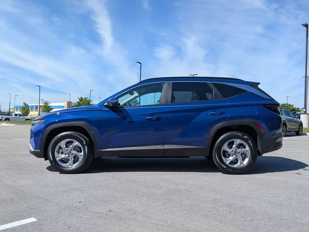 Used 2023 Blue Hyundai SEL image 4