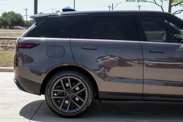 New 2026  Land Rover SE image 9