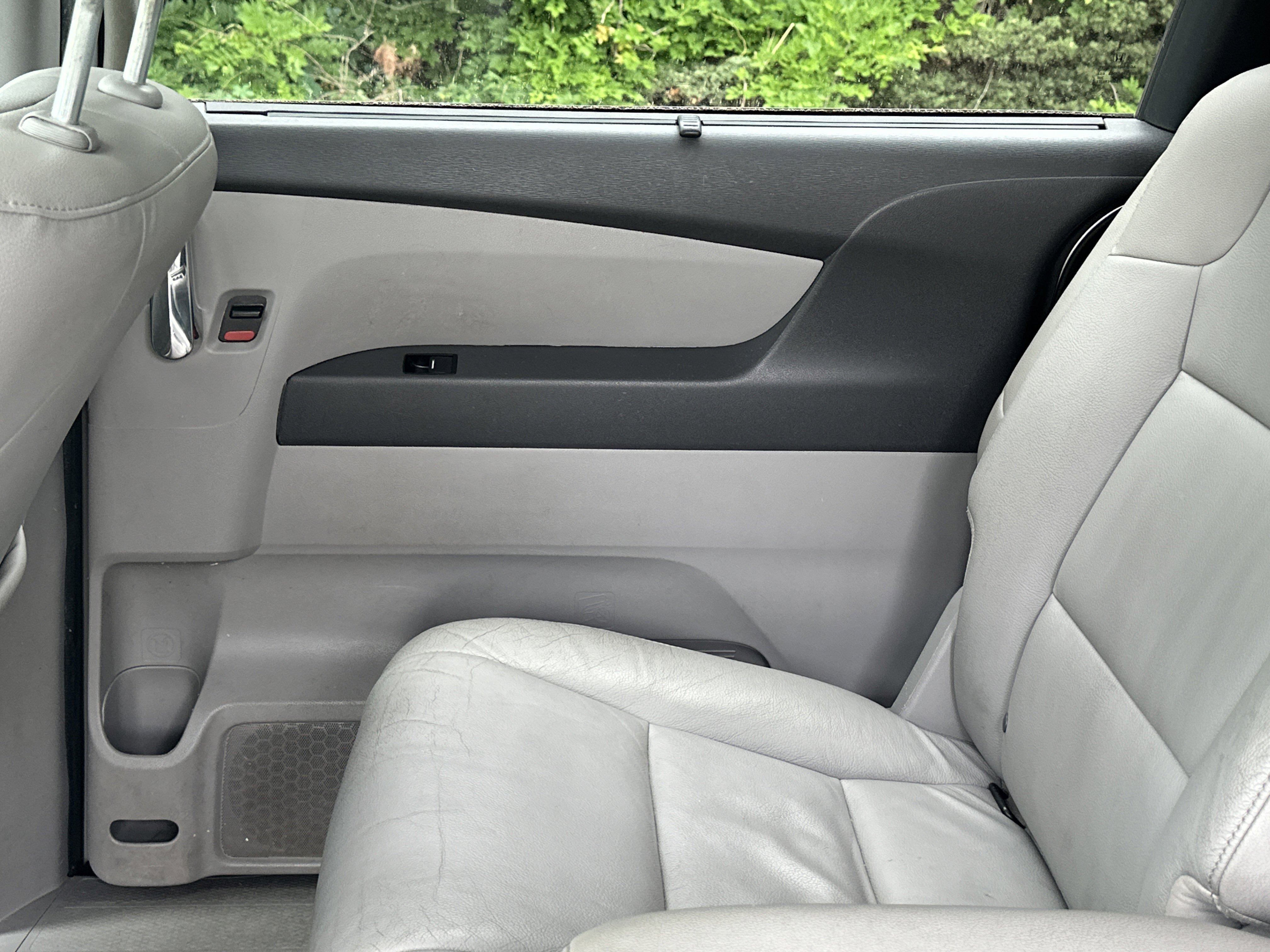 Used 2014 Alabaster Silver Metallic Honda EX-L image 27