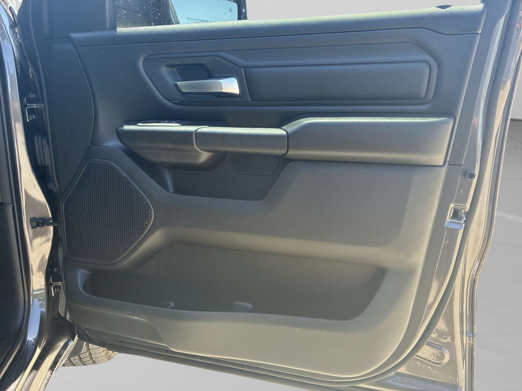 New 2026 Granite Crystal Metallic Clearcoat RAM Tradesman image 37