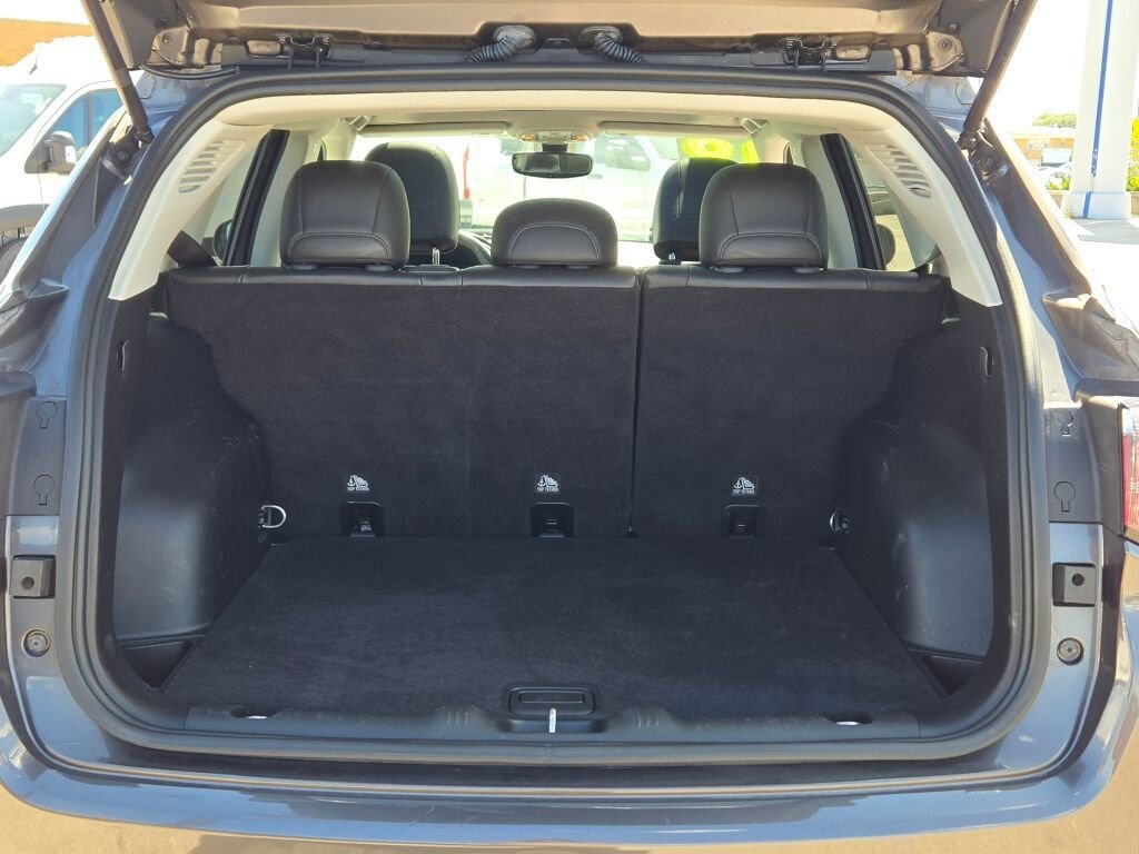 Used 2018 Gray Jeep Latitude image 15