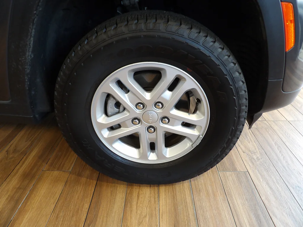 Used 2024 Baltic Gray Metallic Clear Coat Jeep Laredo image 4