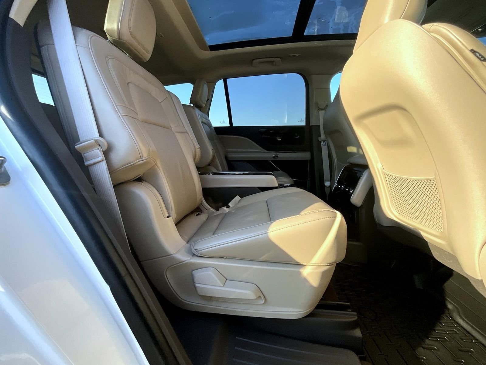 Used 2023 White Lincoln Reserve image 21