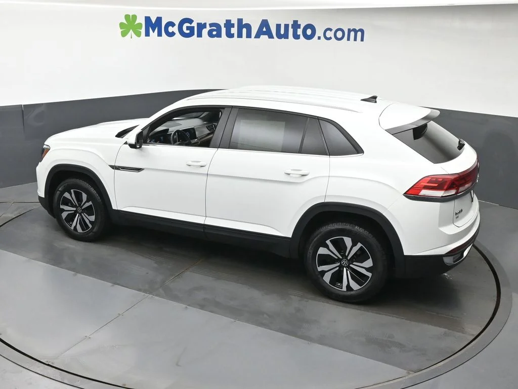 Used 2024 White Volkswagen 2.0T SE image 23