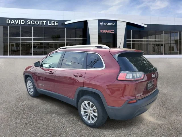 Used 2019 Red Jeep Latitude image 3