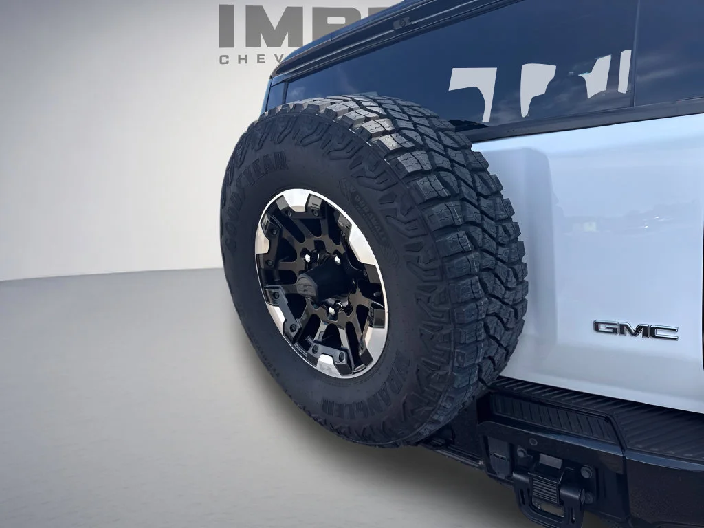 Used 2024 Interstellar White GMC 2X image 39