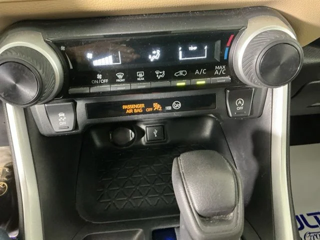 Used 2022 White Toyota LE image 20