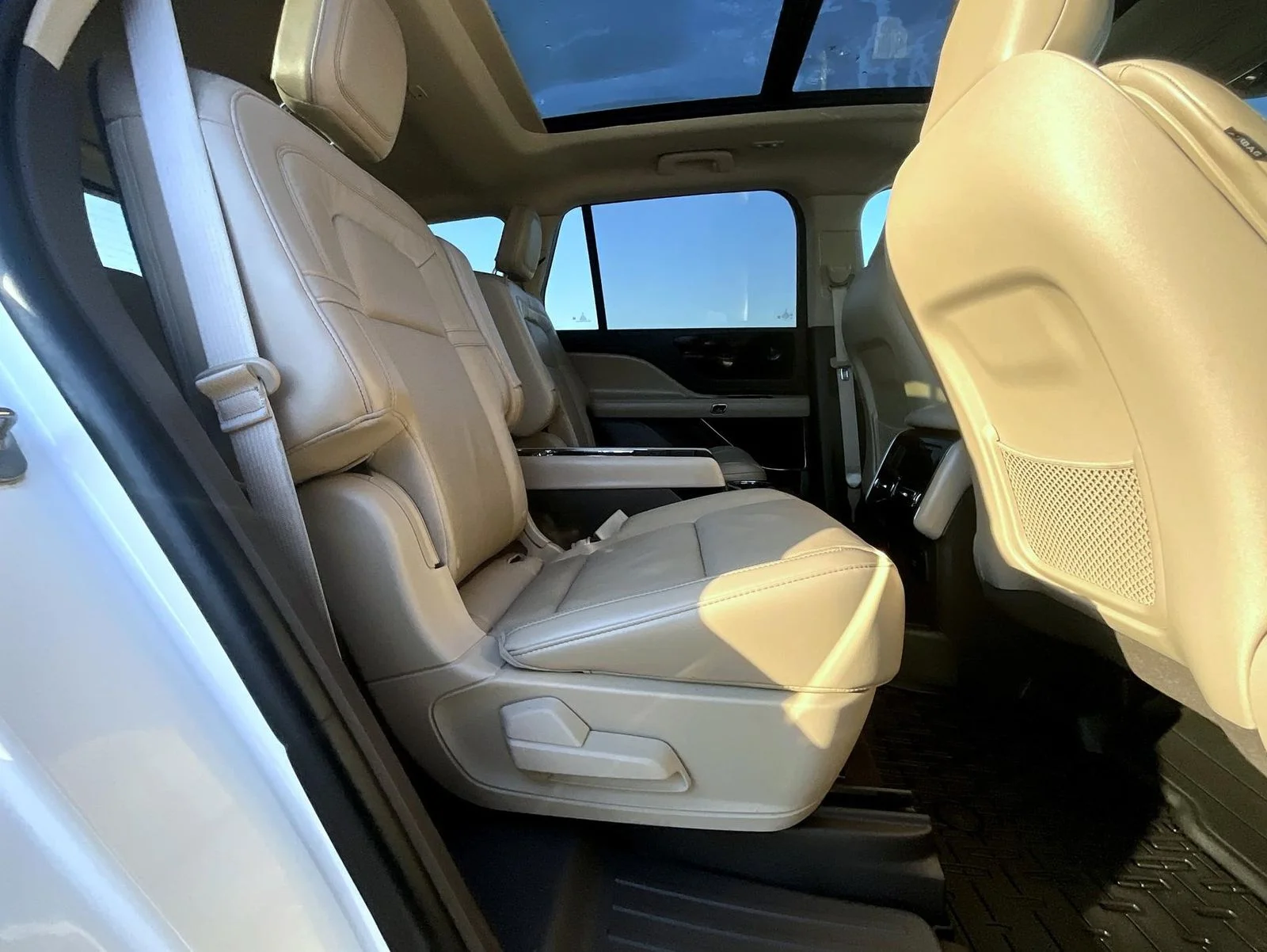Used 2023 White Lincoln Reserve image 21