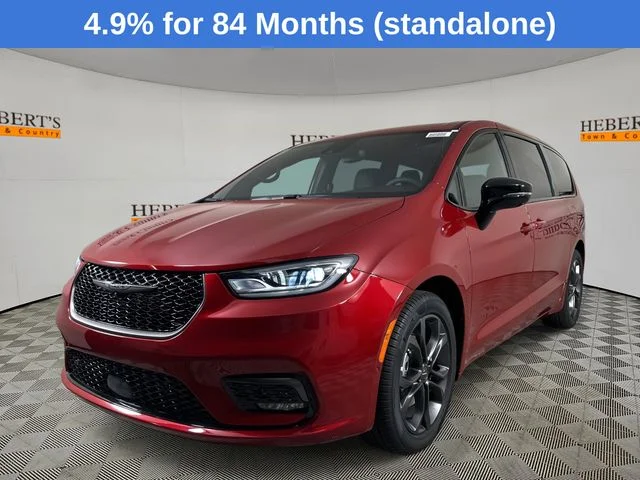 2026 Chrysler Pacifica Select's photo