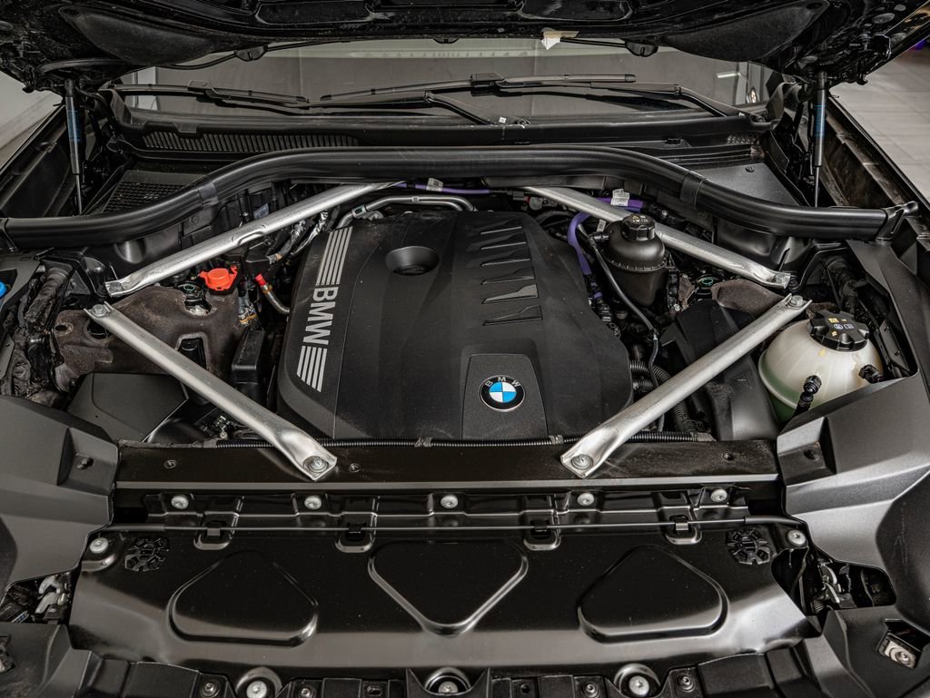 Used 2025 Black Sapphire Metallic BMW xDrive40i image 39