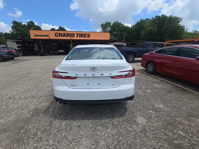 Used 2025 Ice Toyota SE image 4