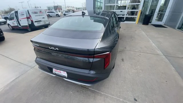 2025 Kia K4 LXS - Photo 9