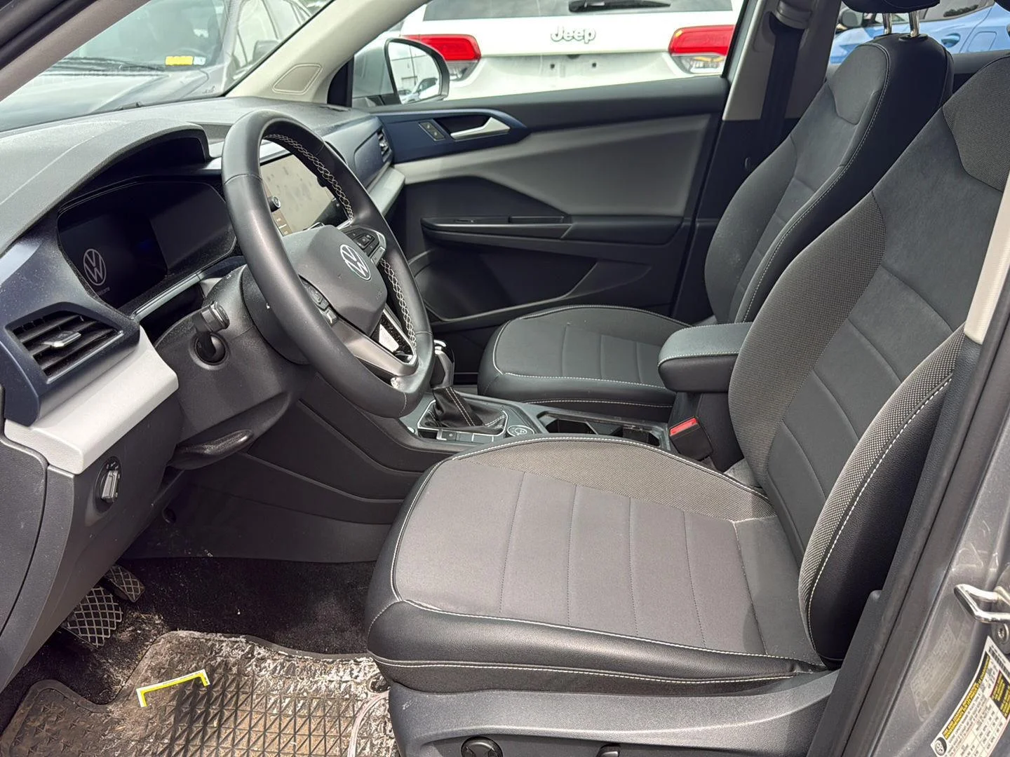 Used 2022 Pyrite Silver Metallic Volkswagen SE image 4