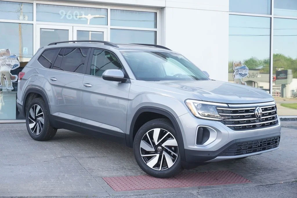 New 2026 Silver Volkswagen 2.0T SE w/Technology image 4