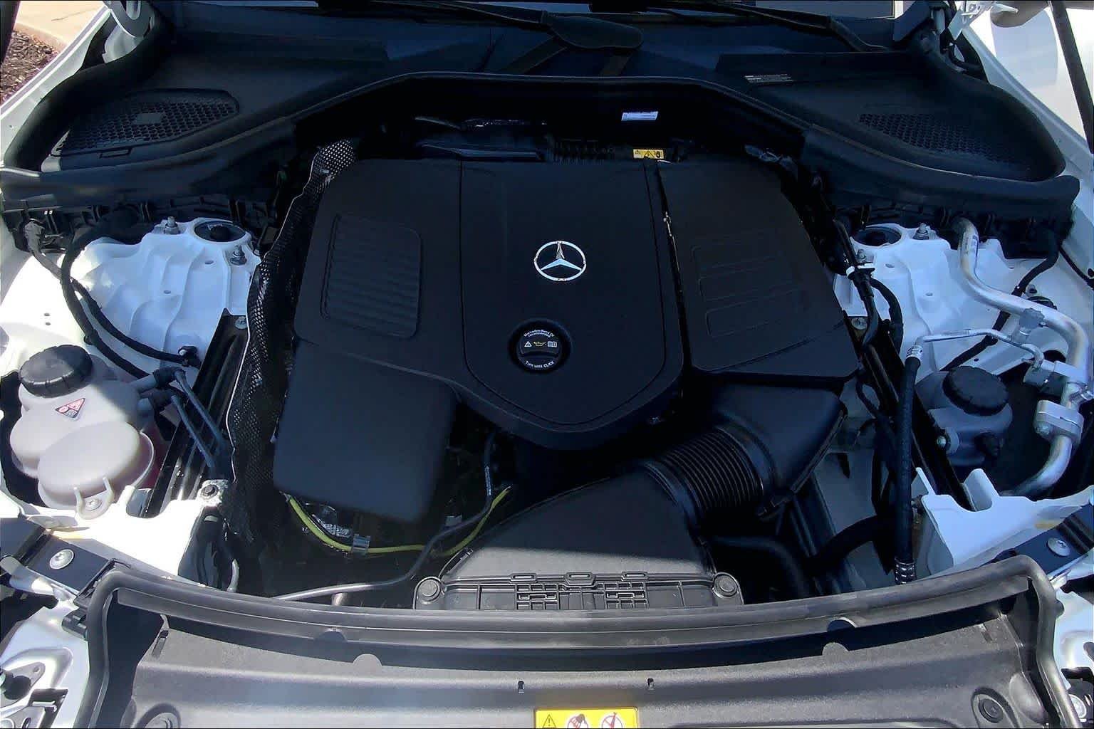 New 2026 Polar White Mercedes-Benz GLC 300 image 16
