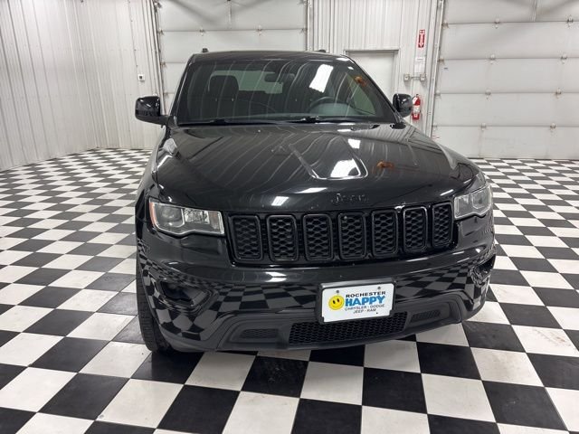 Used 2018 Jeep Grand Cherokee Laredo E with VIN 1C4RJFAG9JC310697 for sale in Rochester, Minnesota