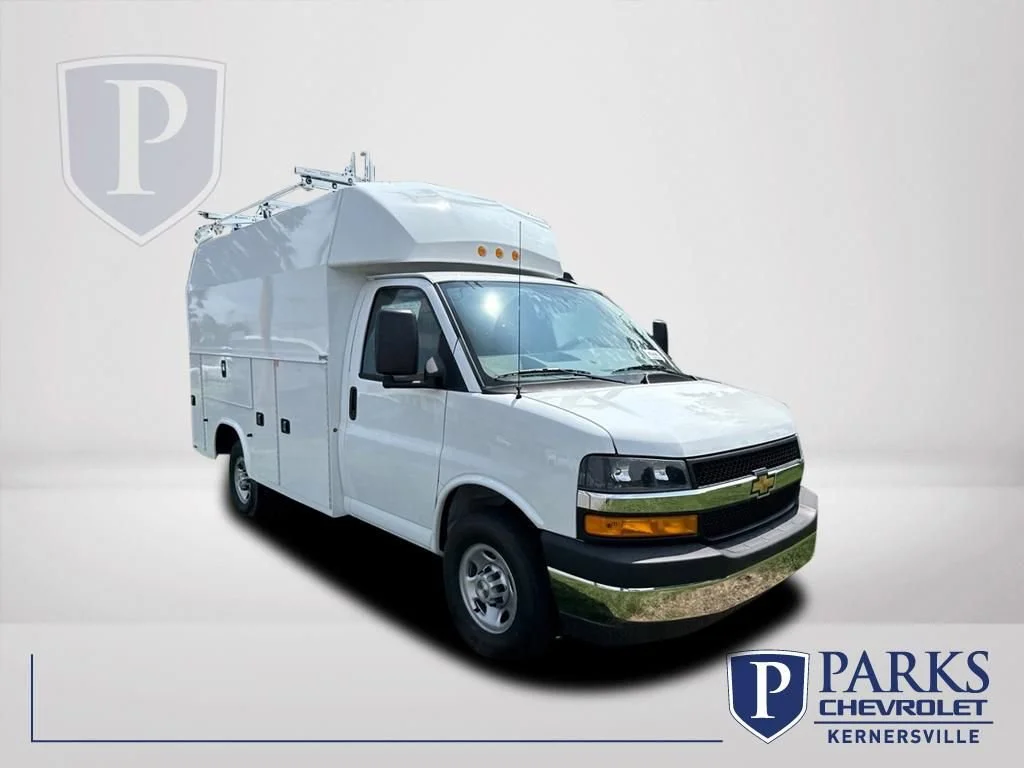 New 2025 Summit White Chevrolet 1WT image 1