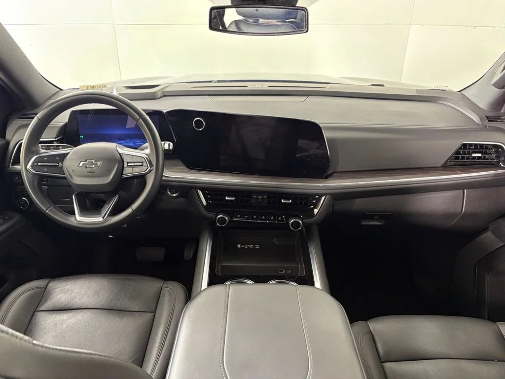 Used 2025 Black Chevrolet Z71 image 40