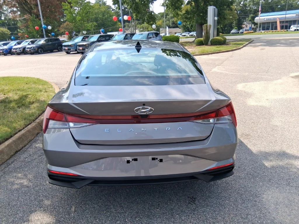 Used 2023 Silver Hyundai SEL image 7